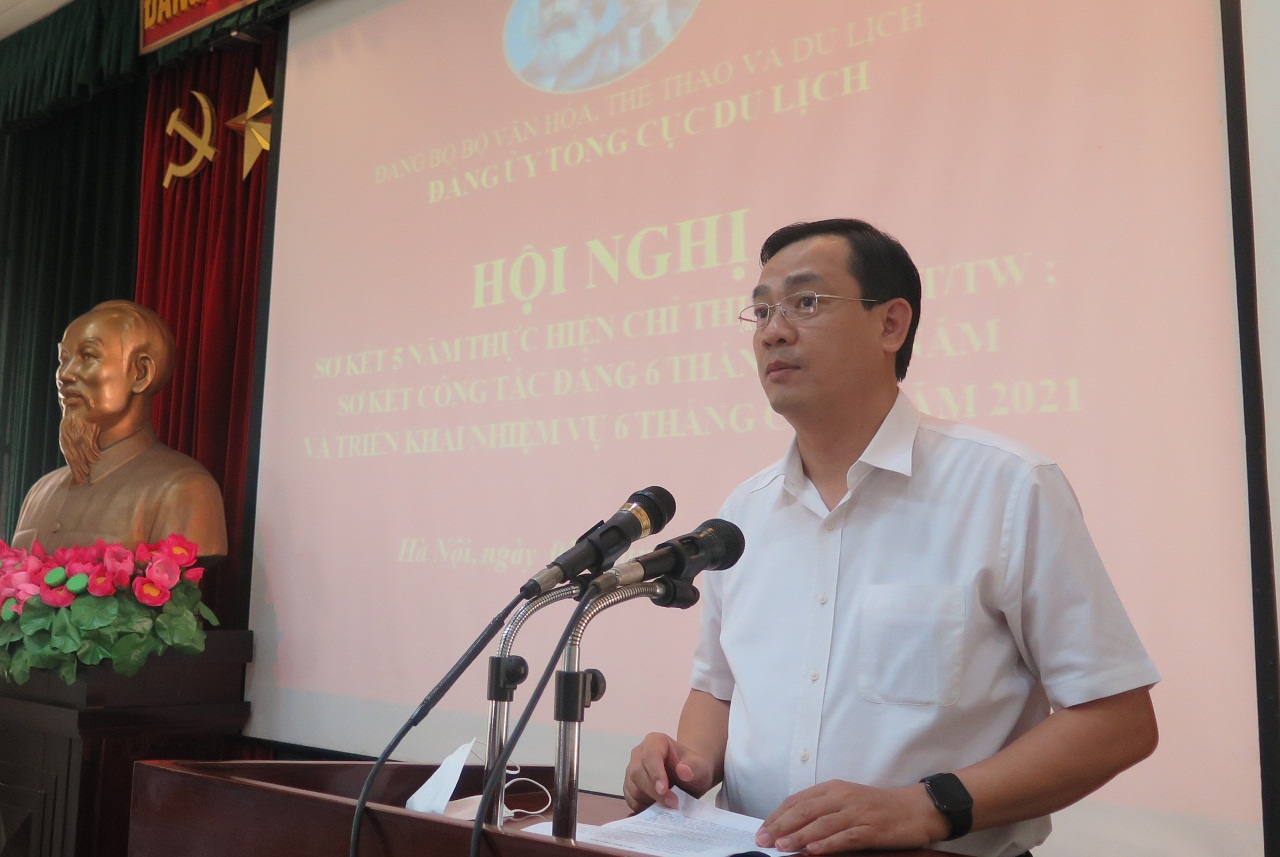 Bí thư Đảng ủy, Tổng cục trưởng TCDL Nguyễn Trùng Khánh phát biểu tại hội nghị